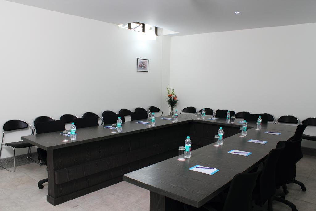 Stately Suites Mg Road Gurgaon Exterior foto