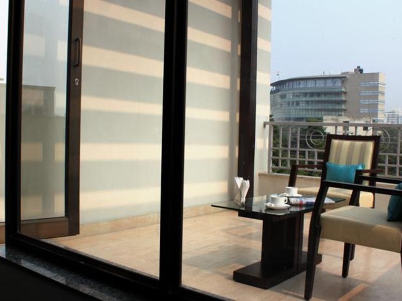 Stately Suites Mg Road Gurgaon Exterior foto