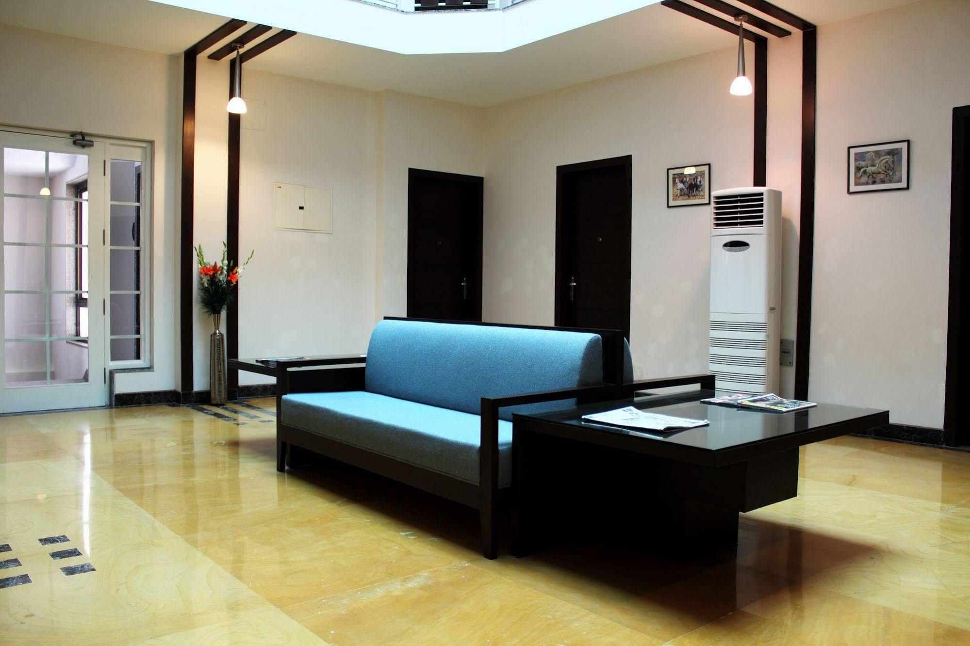 Stately Suites Mg Road Gurgaon Exterior foto