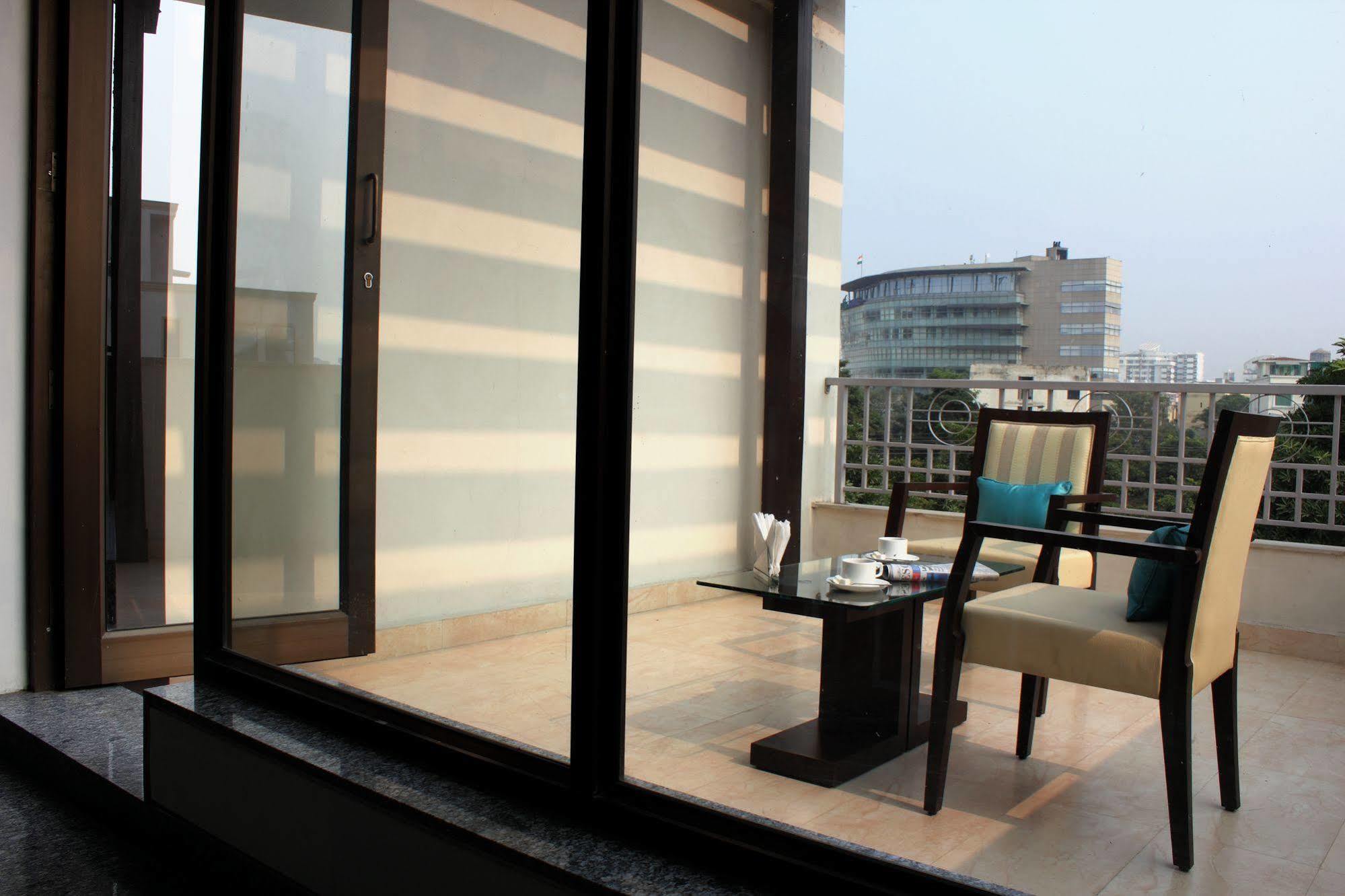 Stately Suites Mg Road Gurgaon Exterior foto