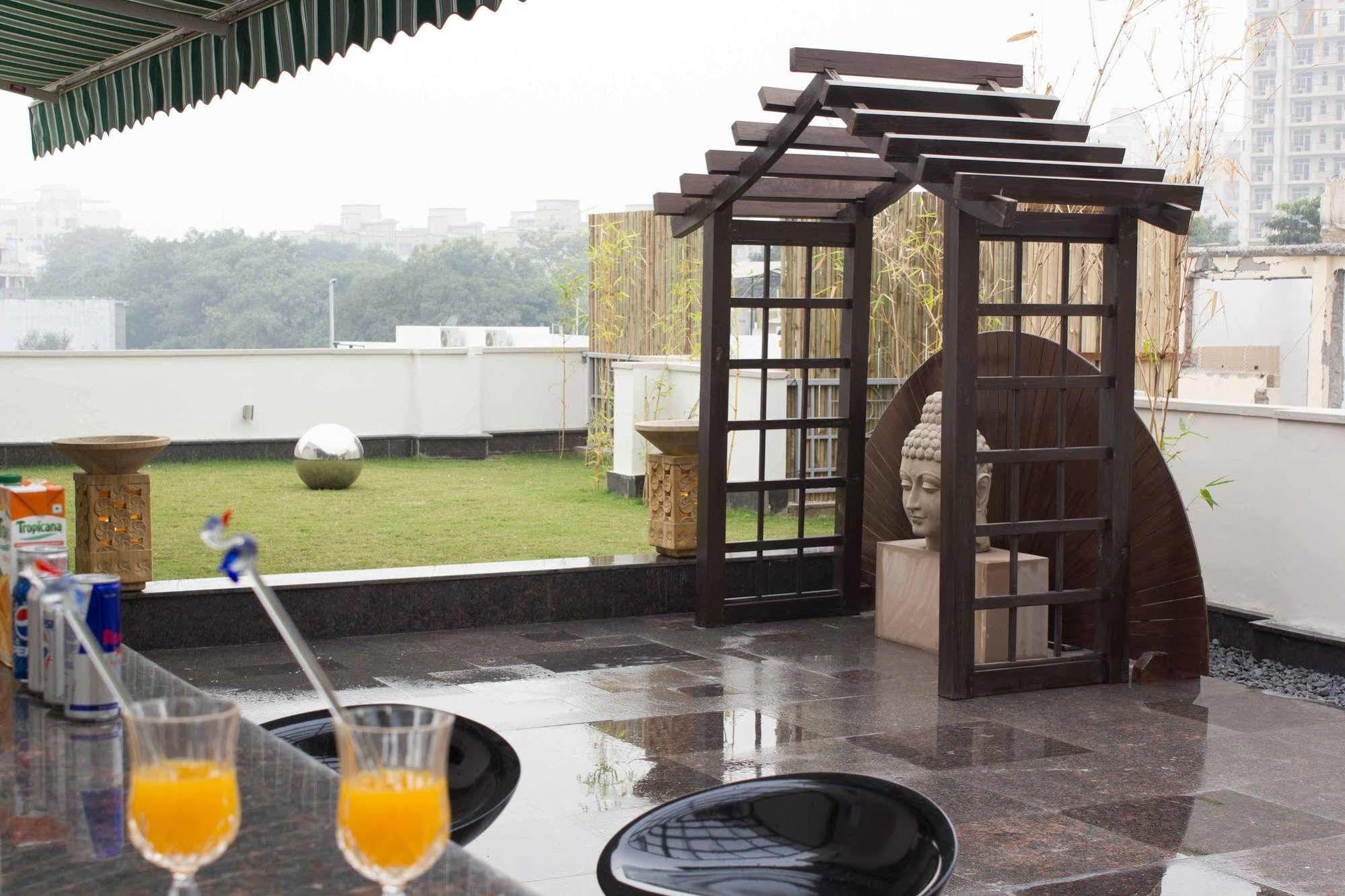 Stately Suites Mg Road Gurgaon Exterior foto
