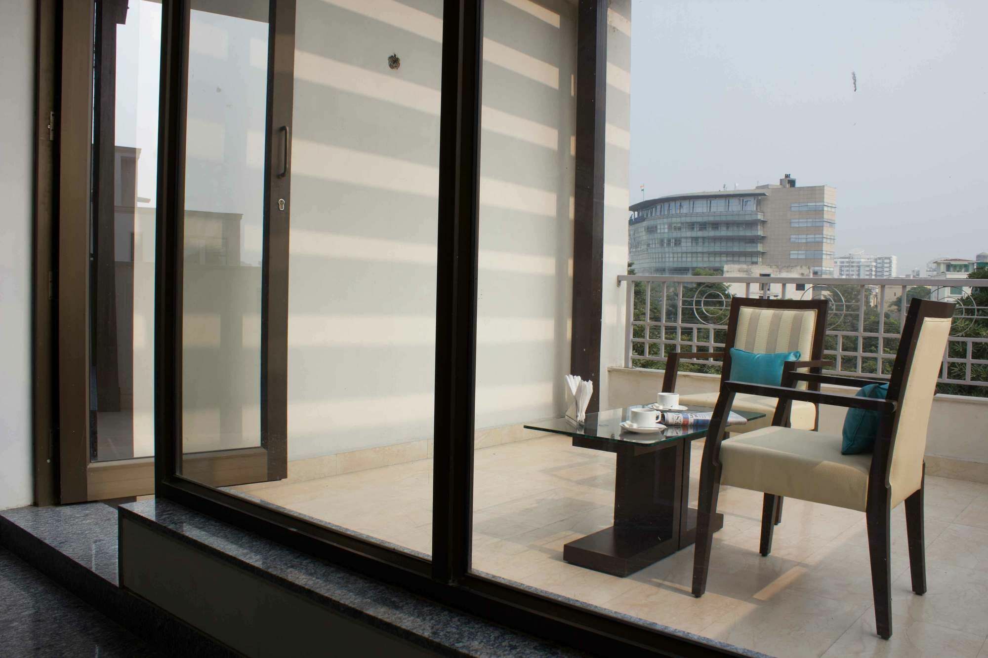 Stately Suites Mg Road Gurgaon Exterior foto